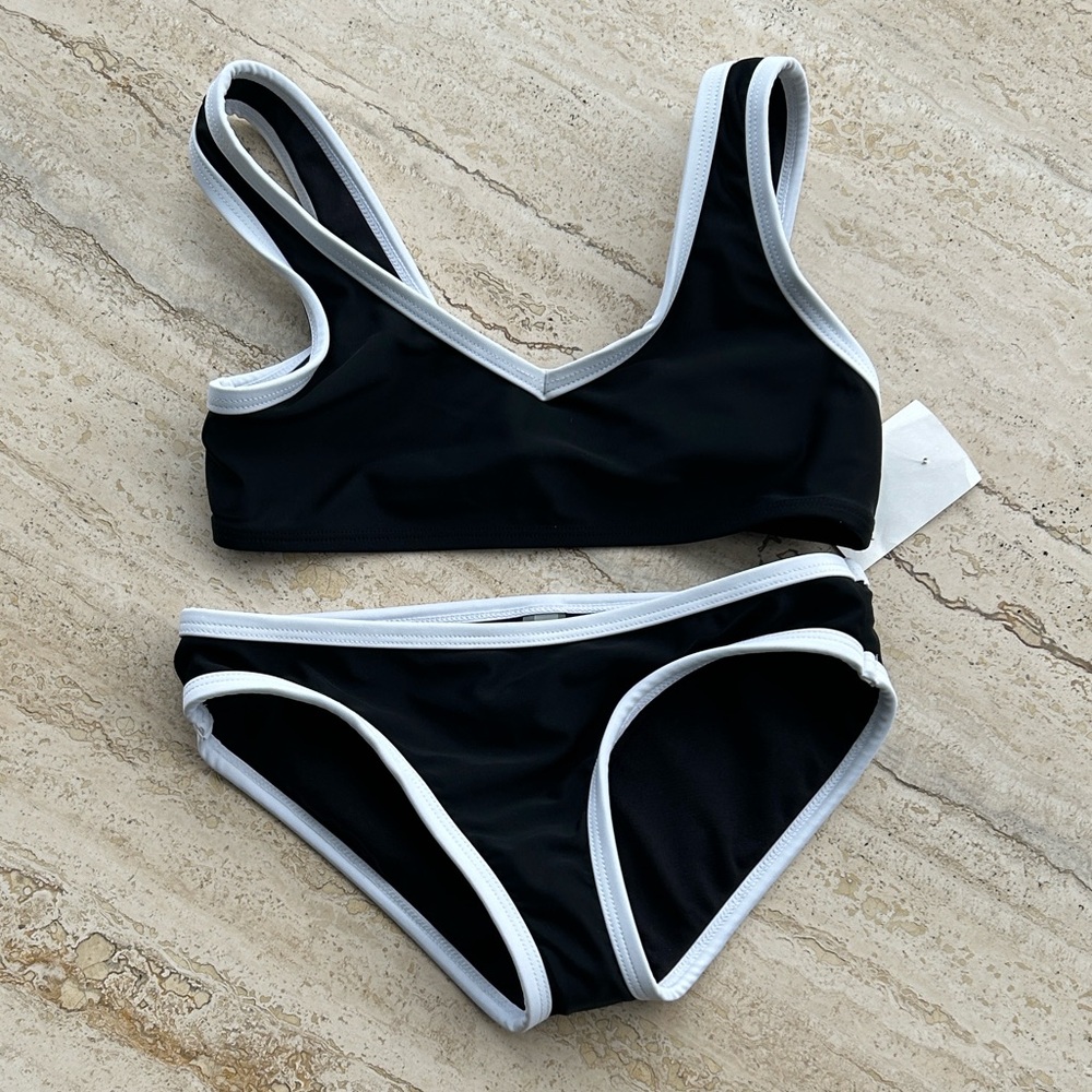 NEW 🆕 Raisins Women’s Black and White Bikini size 8